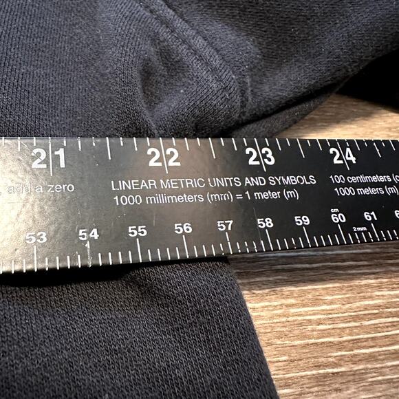 Levi's Black Crew Neck Pullover Relaxed Fit Sweater Embroidered Logo Medium - Picture 4 of 5